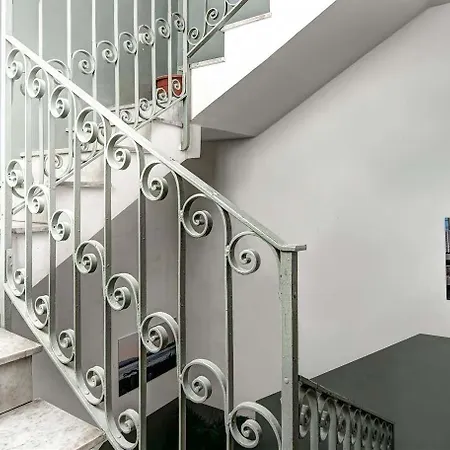 Giggino's Flat - Live Like A Local